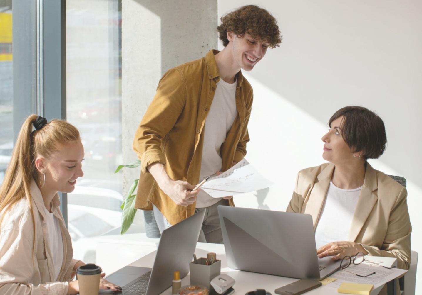 Profissional a trabalhar em planeamento financeiro